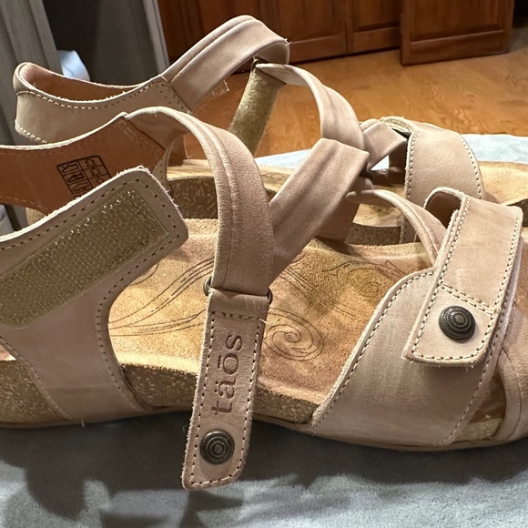 Taos Footwear Shoes - Taos sandal, size 40, tan, cork